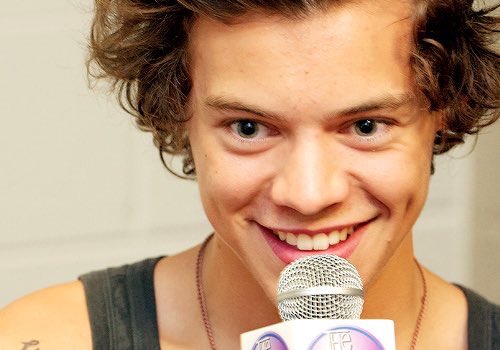 JannatRiana's tweet photo. Okay. Where do I start? #HappyBirthdayHarry. Can't believe you're 23, now. Be happy and keep smiling. My precious little emerald. https://t.co/KwkkovUlGK