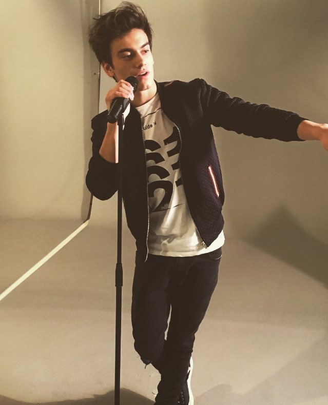 gastinasunshine's tweet photo. Bueno yo me.voy feliz por esto no doy más de orgullo te amo @agus_bernasconi buen miércoles ESPERAMOS TU DISCO BERNASCONI https://t.co/bcxN6g4gXs