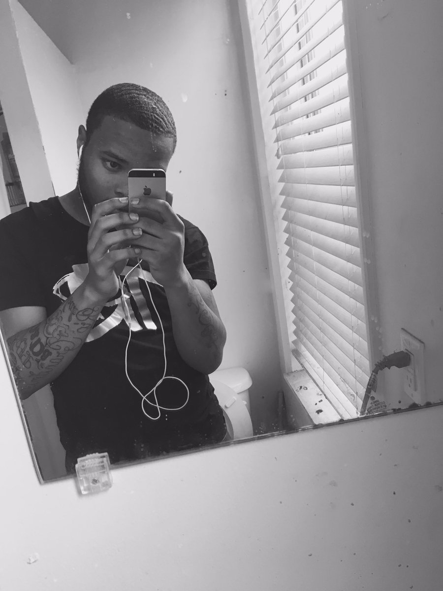NasMane57's tweet photo. 🤙🏾🤳🏾 https://t.co/PmrEi0IINh