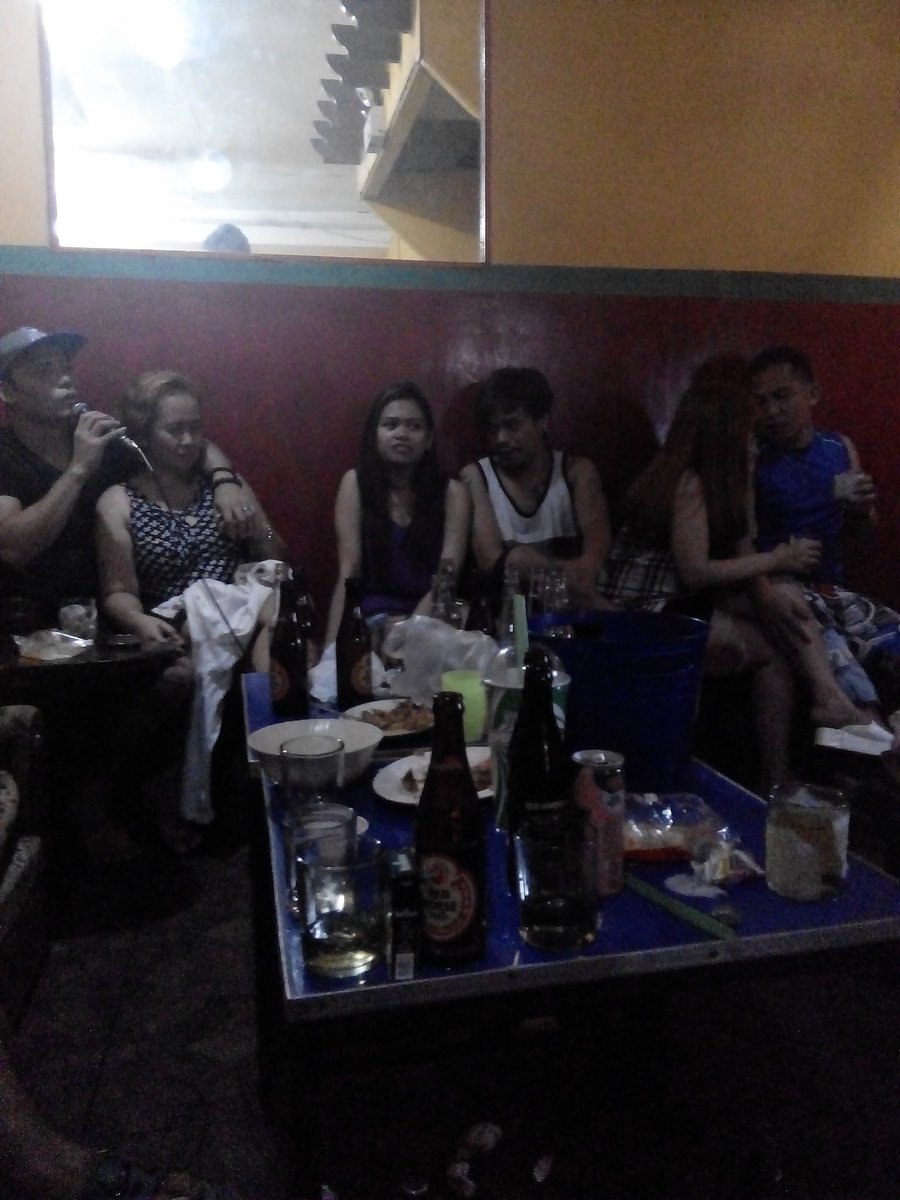 yelam898's tweet photo. @Legarda inumang bisig na bisig 😂🍻🍺 https://t.co/VYl2tXHR6Q