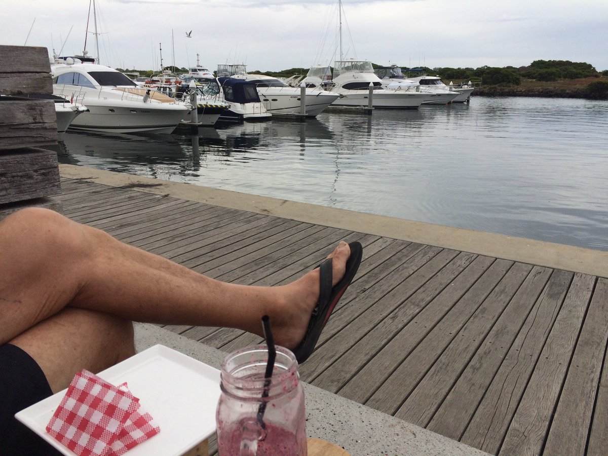 RobynPe48986649's tweet photo. @heidishoy lunch out .. 20 degrees. No wind or sun.. very still and peaceful 😎 https://t.co/gwTmiPJJm7