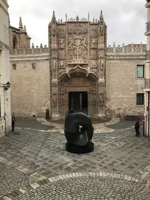 HenryMooreFDN's tweet photo. #HenryMooreCollections and @FundlaCaixa tour of Spain opens in Valladolid today. Its 15th city! 'Arte en la Calle' is on show until 2 April. https://t.co/PwsYlTo4d1