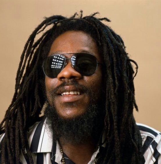movementsunique's tweet photo. Don't forget 2-3pm #TheOnlyWayIsReggae Tribute to #DennisEmmanuelBrown #Happy60thEarthStronghttps://t.co/CEHadXAhmB https://t.co/xIfHGL8vL5