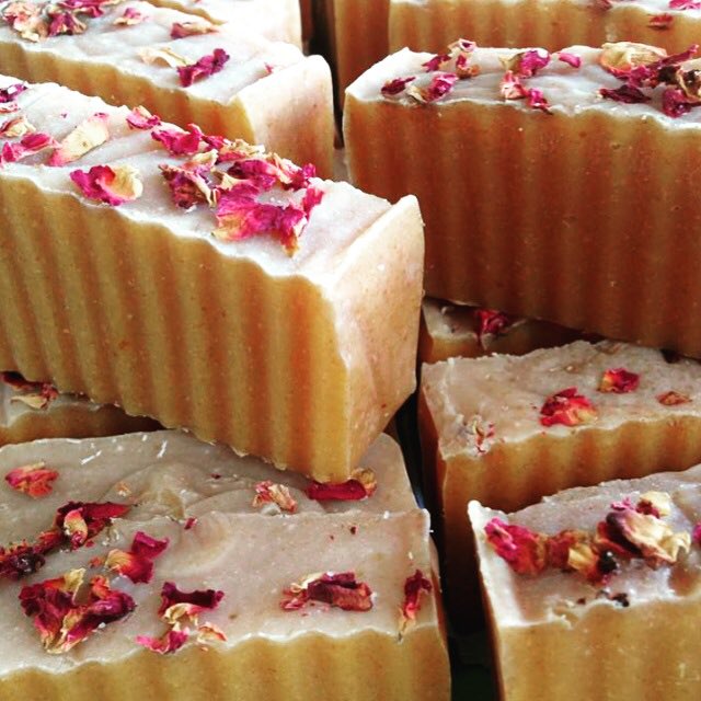 Rosinaslotions's tweet photo. It's #WinWednesday time!! Follow & RT for a chance to win one of our luxuriously moisturising, beeswax soaps! #win #twitter #comp #winwed https://t.co/v1kqqtIZ7r