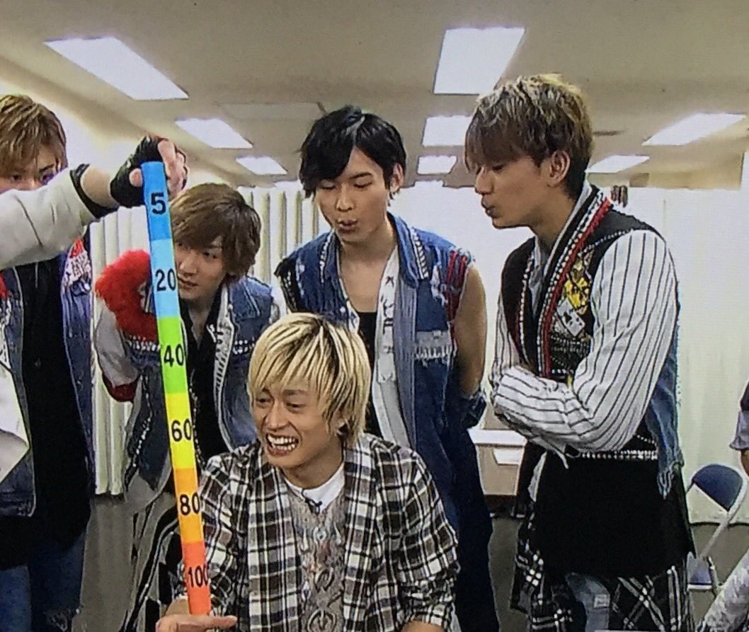 tkhhook's tweet photo. 後頭部と顔に息ふきかけたり大声だして邪魔しようとする幼稚園児味あふ���るゆごほくのかわいさったら https://t.co/tdGHolcj1t