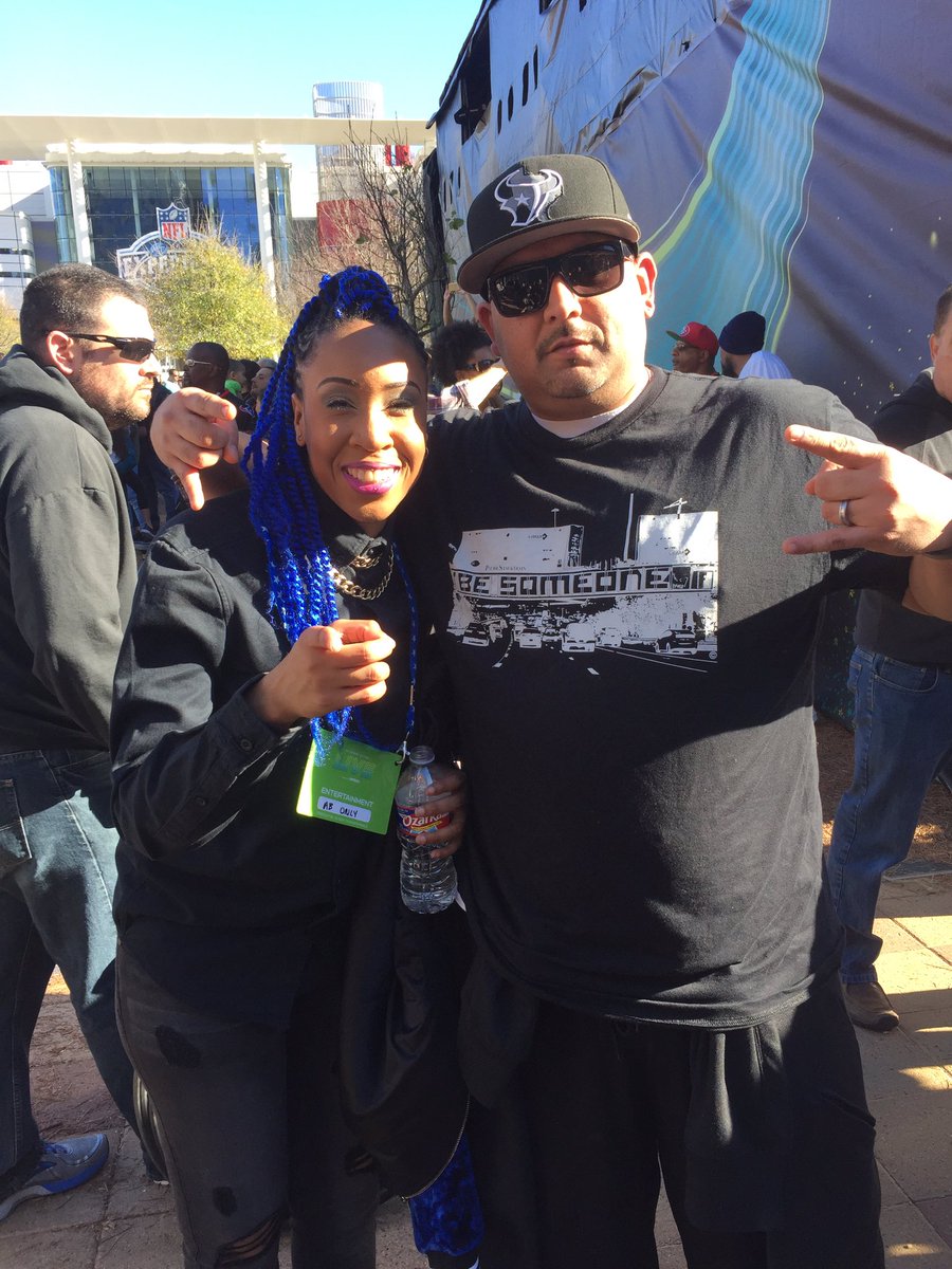 LongPaperG's tweet photo. #HouSuperBowl #GenesisBlu #LocalLove https://t.co/iRVGI4nTuR