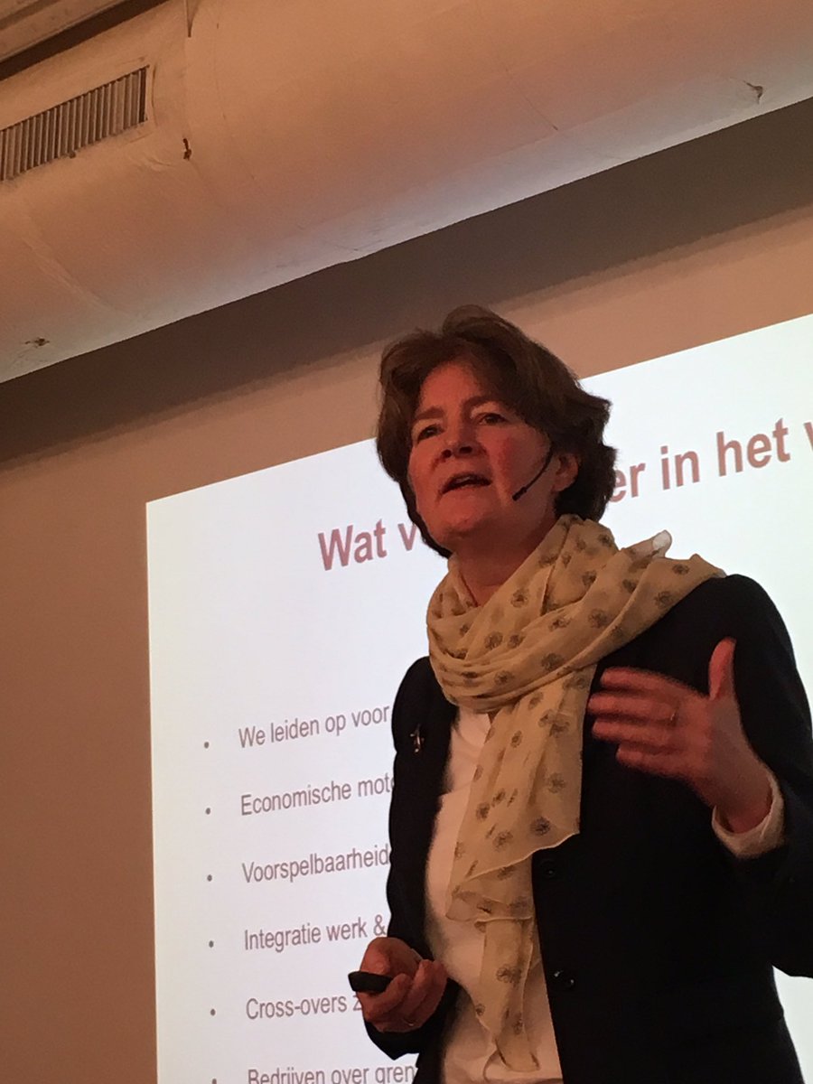 "Doe het werk wat bij je past.
Innoveer. Wil het beste uit jezelf halen. Een leven lang leren." <a href="/NienkeMeijer1/">Nienke Meijer</a> <a href="/Fontys/">Fontys</a> bij <a href="/24Uinbedrijf/">24 uur in bedrijf</a>