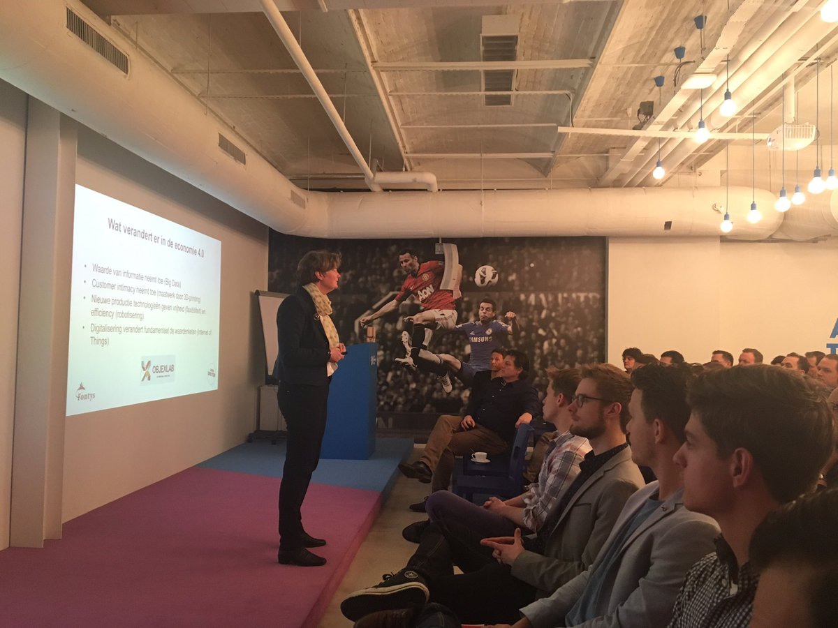 'Het gaat erom dat jezelf steeds opnieuw uitvind' <a href="/NienkeMeijer1/">Nienke Meijer</a> #24uStartUp