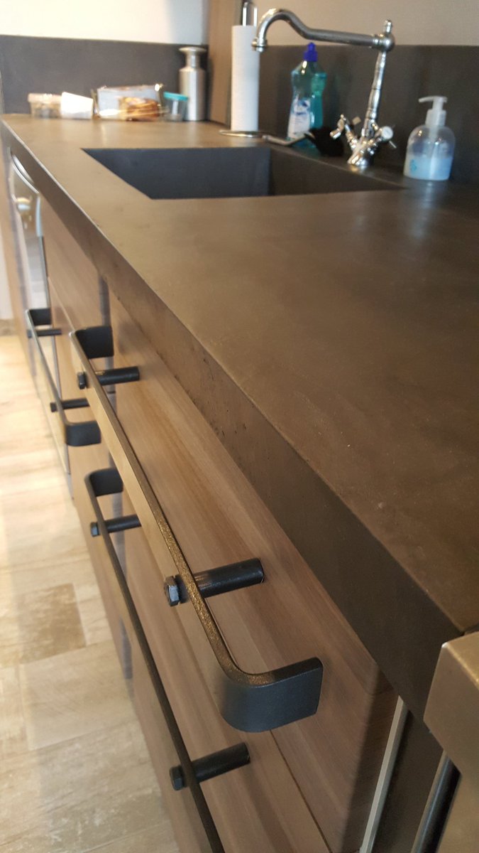 Stucoemiel's tweet photo. Aanrechtblad en spatrand voorzien van #bealmortex #waterdicht #betonlook #naadloos #design #Nieuwerkerk  #stucoemiel #custommade #Zeeland https://t.co/LitC54lsFg