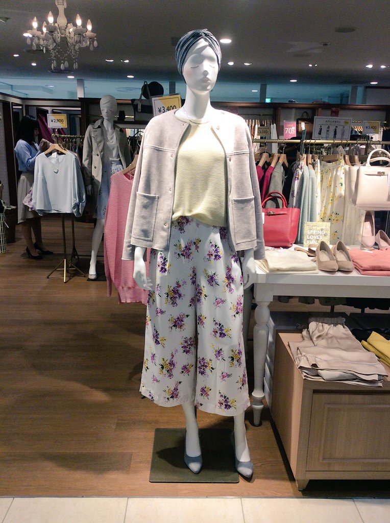 luminetachikawa's tweet photo. 【5F ロペピクニック】春物新作商品が続々入荷中❗️🌸
#イッツニューウィーク最終日 #itsnewweek #ルミネ立川 #fashion #coordinate #newitem #花柄ボトム #春色パンプス #OLコーデ https://t.co/OfqXaSVam8