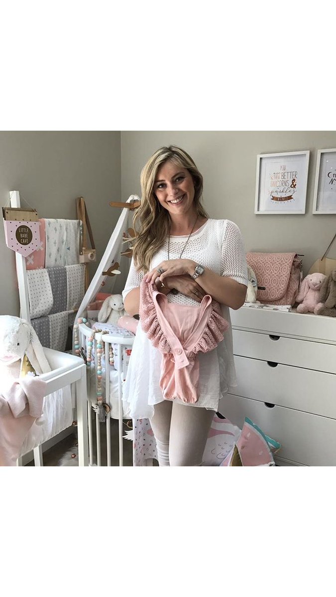 followingbean's tweet photo. I have no idea who you are but you are a beautiful woman (and not just because you're holding one of our #BeanRomper 😉) #KidsFashion #Mama https://t.co/9m5K1Kg4pd