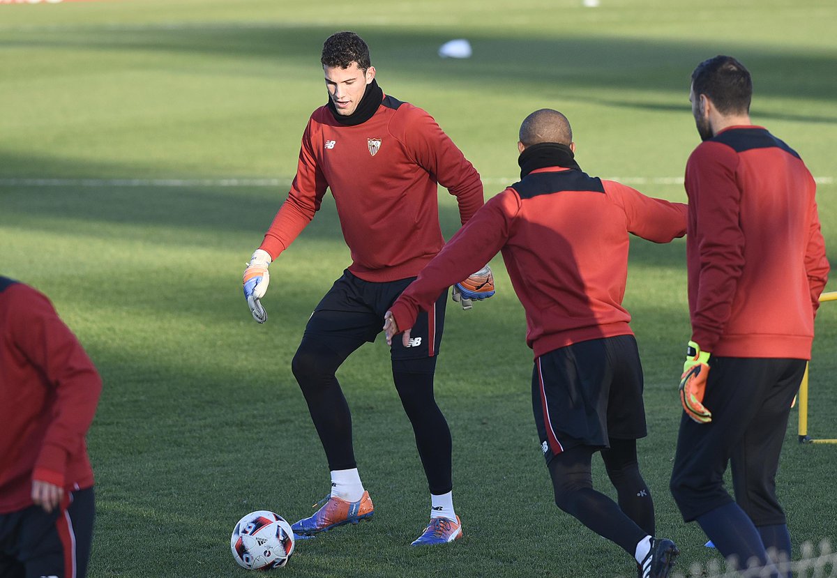 AGENDA #SevillaFC l 
📆 01.02.2017 
❕ 11:00h: Presentación oficial Walter Montoya
⚽ 16:30h: Entrenamiento 

#vamosmisevilla