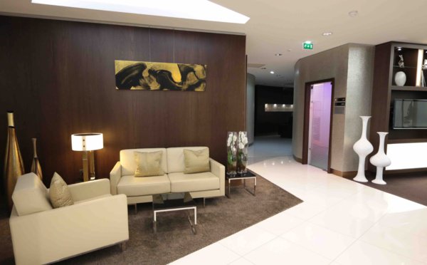mpaulcavallier's tweet photo. Exposition dans les salons ETHIAD « First class &amp;amp; lounge » à Roissy.: La compagnie... https://t.co/YhIemLfnJB https://t.co/9vwq36r6aj