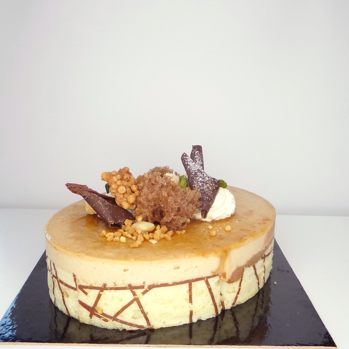 DiamondCollect3's tweet image. Découvrez notre nouveau film qui montre comment vous pouvez finir les dessert. Février: Périgourdine ovale. Visitez notre siteWeb Nouveautés