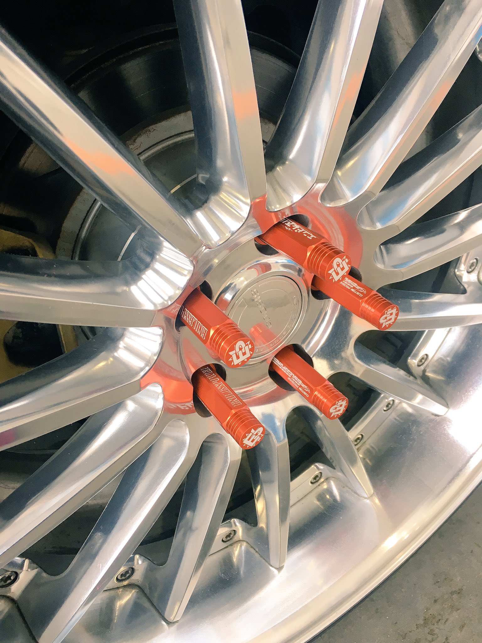 けんてぃ やっぱりオシャレて大事よね オシャレは足元からよね という事で レーシングナット うわーーー めっちゃオシャレ オレンジとかセンス良すぎやろ オシャレ オシャレは足元から レーシングナット ロングナット 車 車好き けんてぃ やっぱりオシャレて大事よね オシャレは足元からよね という事で レーシングナット うわーーー めっちゃオシャレ オレンジとかセンス良すぎやろ オシャレ オシャレは足元から レーシングナット ロングナット 車 車好き