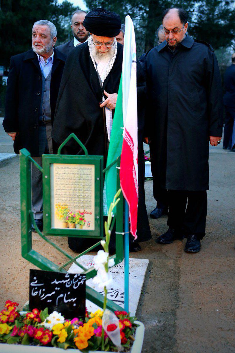 fr_Khamenei's tweet photo. Le guide s'est rendu sur les tombeaux des martyrs de la Révolution, pèlerins de la Mecque, Défenseurs des Lieux Saints et #plascobuilding https://t.co/IdpWLWhNju