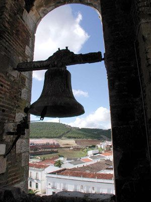TurismoLSDM's tweet photo. Buenos días! Vistas desde el campanario de la iglesia de Ntra. Sra de Los Ángeles, en "El Piropo Blanco de Extremadura" https://t.co/nyaLUhrJYr