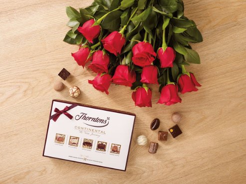 SMOKEYFORMBY's tweet photo. RT @mediaburst: #WIN 12 Red Roses &amp; a box of @thorntonschocs ! RT+F to enter! Winner 10th Feb.  #Giveaway ?? https://t.co/N4rCfifEGE #ulpe