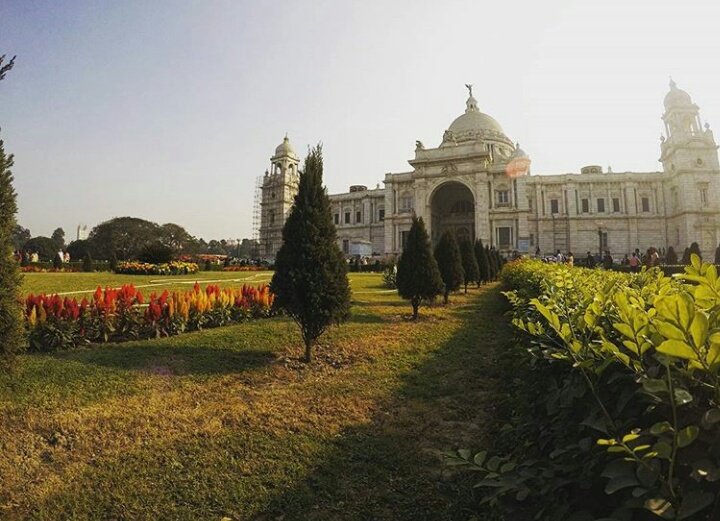 misty_basu's tweet photo. @Sportskeeda #PureBoost  #EscapeTheGrid Victoria memorial,Kolkata
The green sight,colourful flowers adding to the beauty of the walk https://t.co/wxg1YBTiua