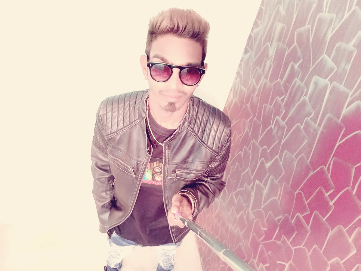 SumitMe77739048's tweet photo. Mai Single hun... 😁 is baat ka #Dukh
nhi ❌❌ hai mujhe 👱👈... Jo 👉👱 mere liye Single 😉 hogi...Jane wo kaha 😳 #Bhatak 😱 rhi hogi...!!! 😜😜 https://t.co/chLFj2A7jR