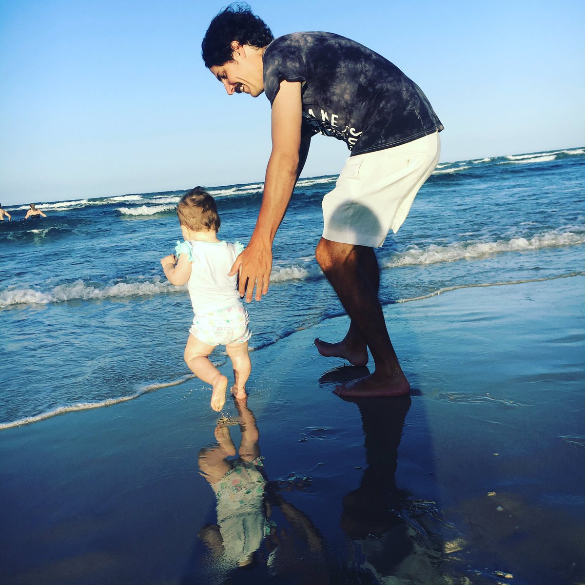 poppunkproposal's tweet photo. You name your child Amity and the next minute they're trying to let the ocean take them @amityaffliction @JoelDTD https://t.co/RwMlsu4gHz