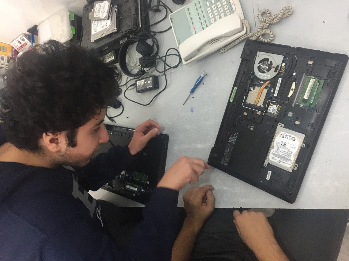 ASGSchool's tweet image. تدرب طلبة IBCP في شركة التصميم الحديث لأنظمة الكمبيوتر "MISD"، وقد انصب التدريب على أنشطة عملية كتركيب مكونات الأجهزة والبرمجيات.