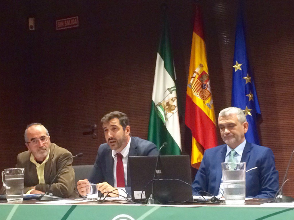 lolagessa's tweet photo. Director de RRLL y SSL de @JuntaInforma en presentación @IAPRL: hay que asumir una verdadera cultura #PRL https://t.co/6pLUKaFH0O