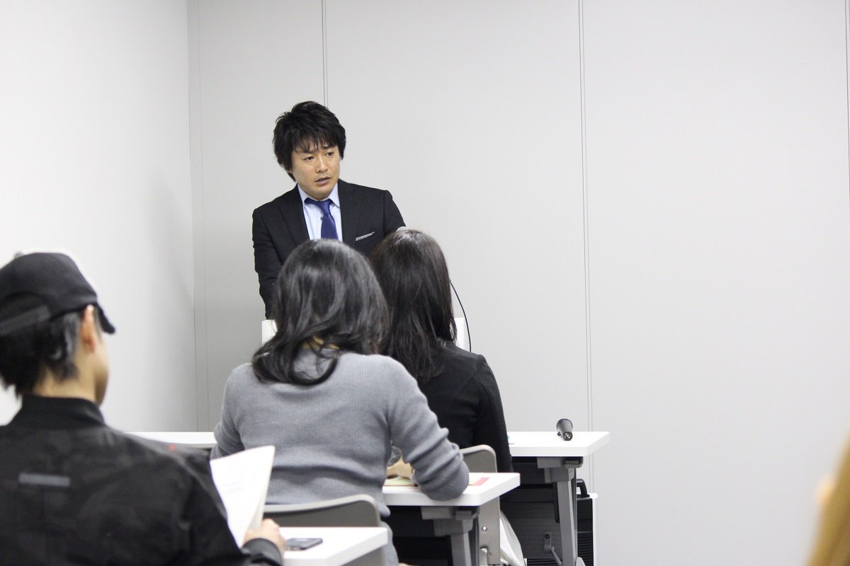 Sfor_PR's tweet image. 【S for 開発者が講師を務めるセミナー】1/29(日)東京駅の会場にて、美容師手帳「エスフォー」を作りました川野がセミナーを行いました。全国各地からお集まりいただいて、接客の工夫や、成績と顧客管理の記録の重要性をお伝えしましたょ(^^)/