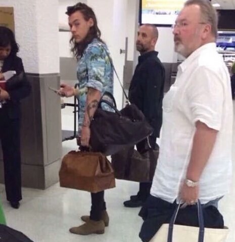 dekadencjax's tweet photo. przeraza mnie to że harry zawsze wie 😂
#HappyBirthdayHarry https://t.co/Qhqb7uXKXo
