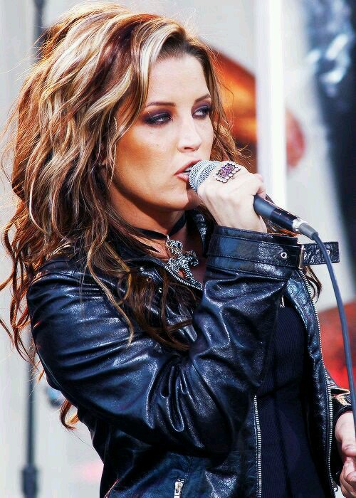 Happy birthday to  Lisa Marie  Presley&All those born  today!! 