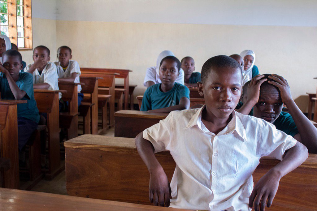 HassanMaajar's tweet photo. Our motto is to Improve the Learning Environment in Schools #DeskProject #Togetherwecan https://t.co/glK72J8e3B