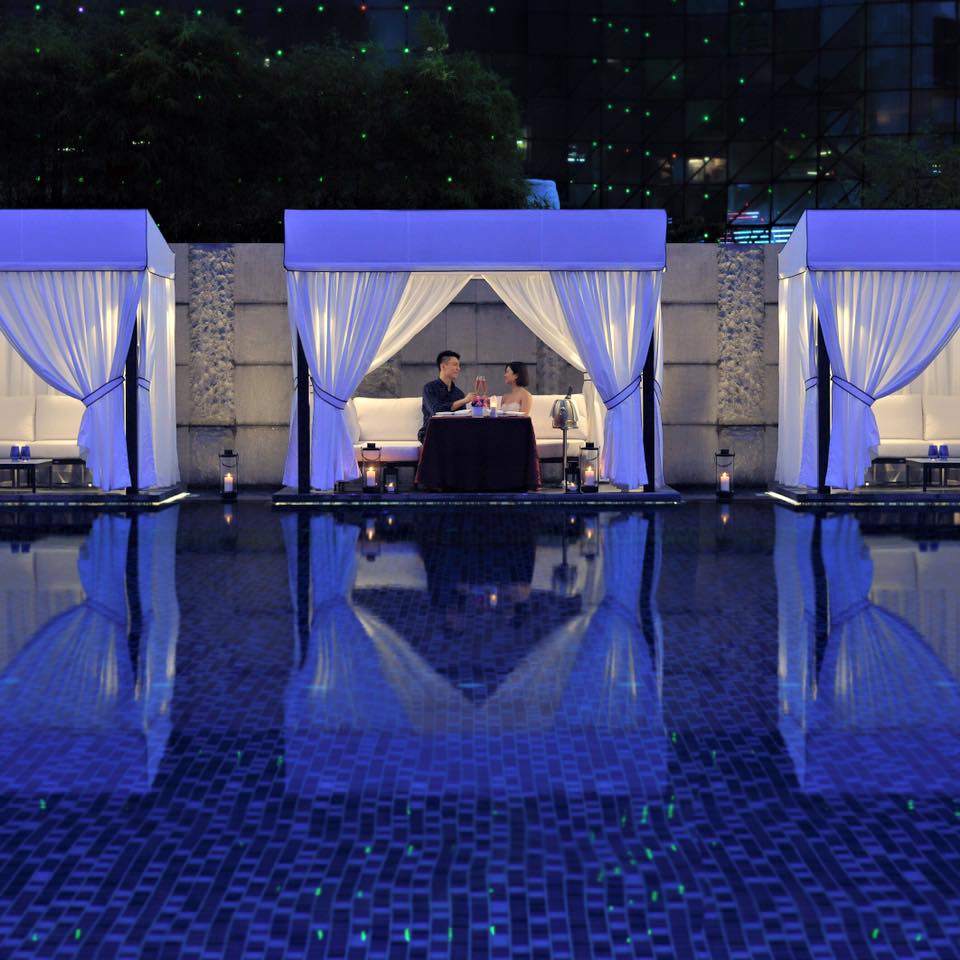 MarriottSG's tweet photo. Experience #ValentinesDay like no other with our 3-course Valentine’s #setdinner in your own private #cabana. -> https://t.co/vrgR0vI7kO https://t.co/div54cXLGu