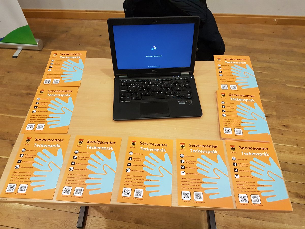 akessonkenny's tweet photo. Vårt lilla bord under dagen.  #servicecenter #studenter #af #mässa #information https://t.co/KKRWZq903q