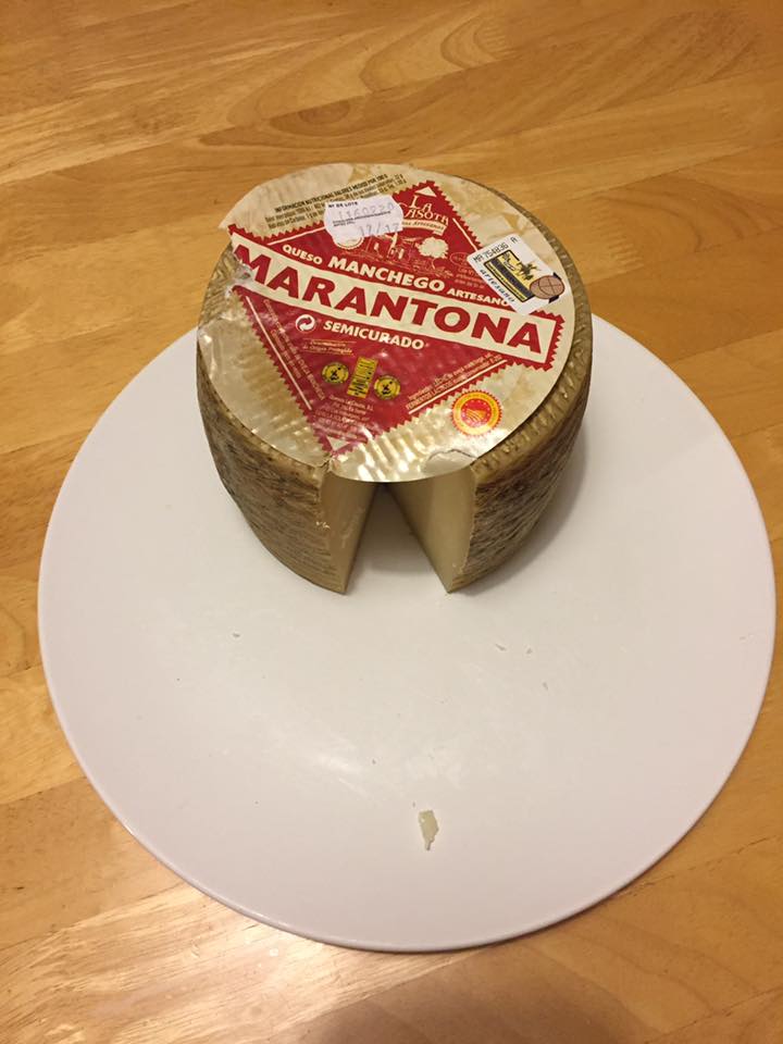 Manchegoshop's tweet photo. Primer envío a Escocia de @Manchegoshop. Gracias Raquel por las fotos.¿Te imaginas estar lejos de España y recibir un queso manchego? https://t.co/LKi2vIQKVj