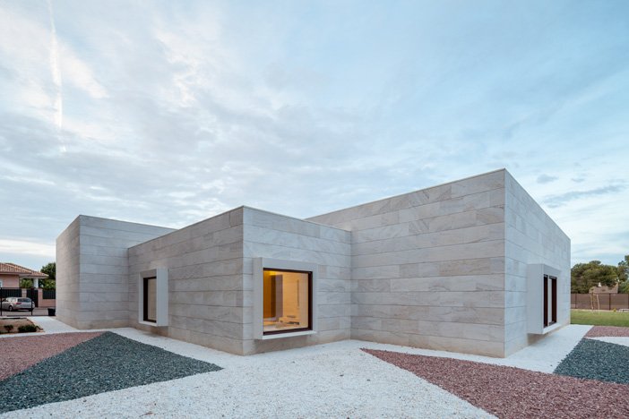 PPegenaute's tweet photo. Vivienda Unifamiliar en El Zorongo, Zaragoza, 2016.
Arquitecto: Sixto Marín.
https://t.co/3QdaNz6t2b https://t.co/NV4x8wdBVo