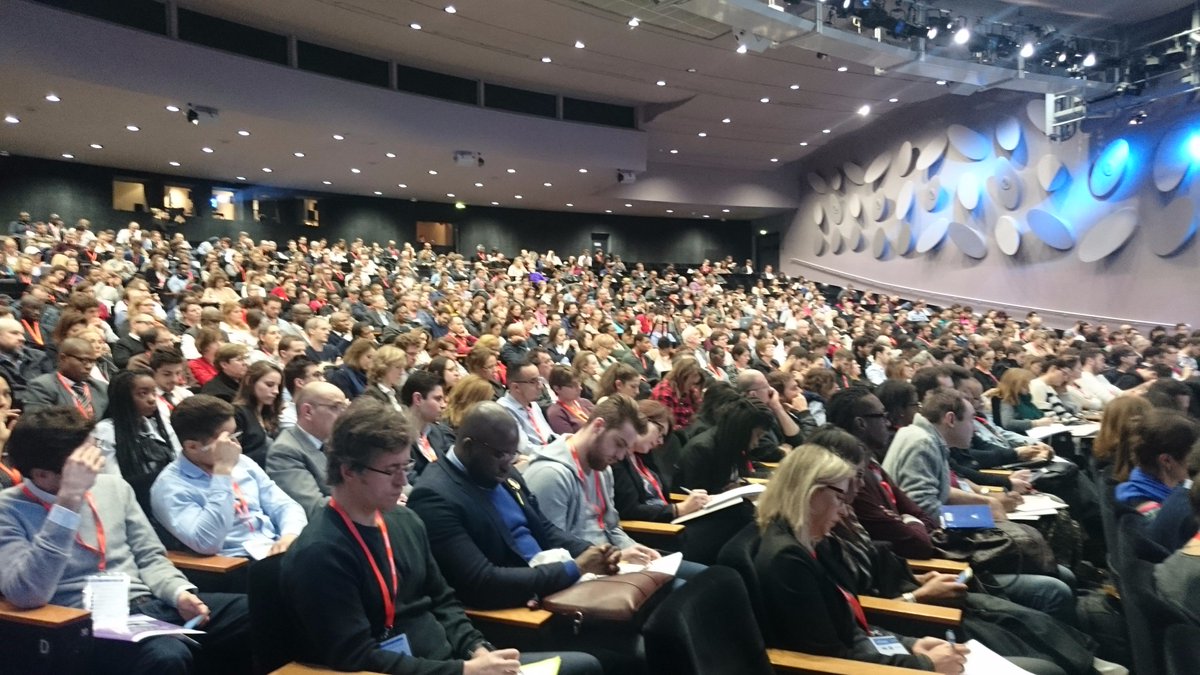 entreprenons_fr's tweet photo. Salle comble pour la conférence "#Créateur d'#entreprise: les étapes d'un #financement réussi." @SDEntrepreneurs #SDE2017 https://t.co/mWN4sptwxB