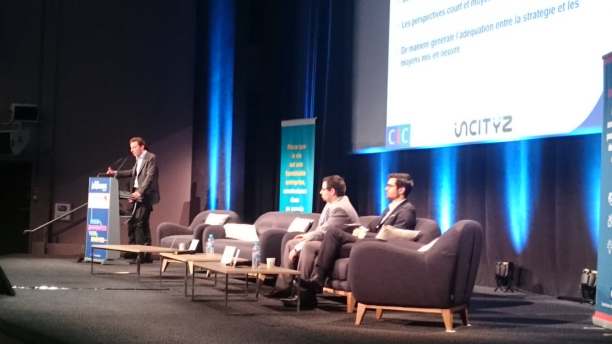 entreprenons_fr's tweet photo. Salle comble pour la conférence "#Créateur d'#entreprise: les étapes d'un #financement réussi." @SDEntrepreneurs #SDE2017 https://t.co/mWN4sptwxB