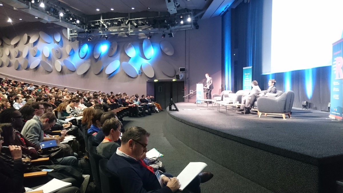 entreprenons_fr's tweet photo. Salle comble pour la conférence "#Créateur d'#entreprise: les étapes d'un #financement réussi." @SDEntrepreneurs #SDE2017 https://t.co/mWN4sptwxB