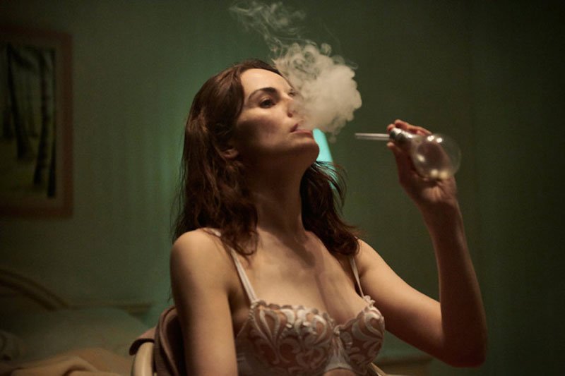 'I can’t promise to be witty &amp; engaging but I will get the next round' #MichelleDockery as <a href="/tntdrama/">TNT Drama</a>'s Letty Dobesh theresident.co.uk/london-culture…