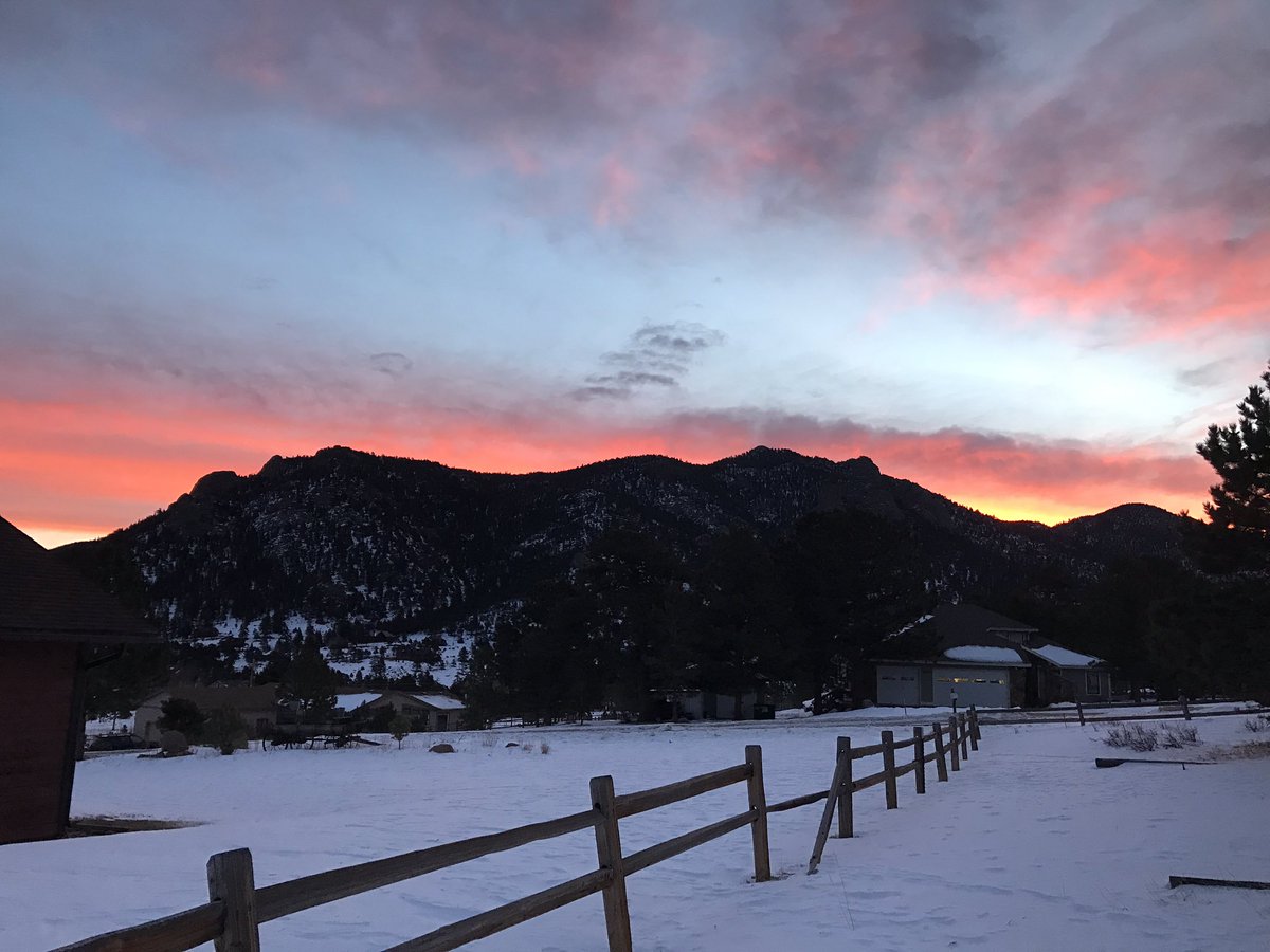 Sunrise over the mountains.
#sunrise #colorado #trailrunning #trailraces #co200 #mountains