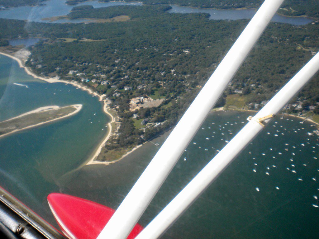 LadyOfShalottMA's tweet photo. Onto #Edgartown on #MV. Flying over tip of Sampson's Island (on left) &amp; my beloved #LoopBeach (far left) in #Cotuit. https://t.co/KCP7TUplj0
