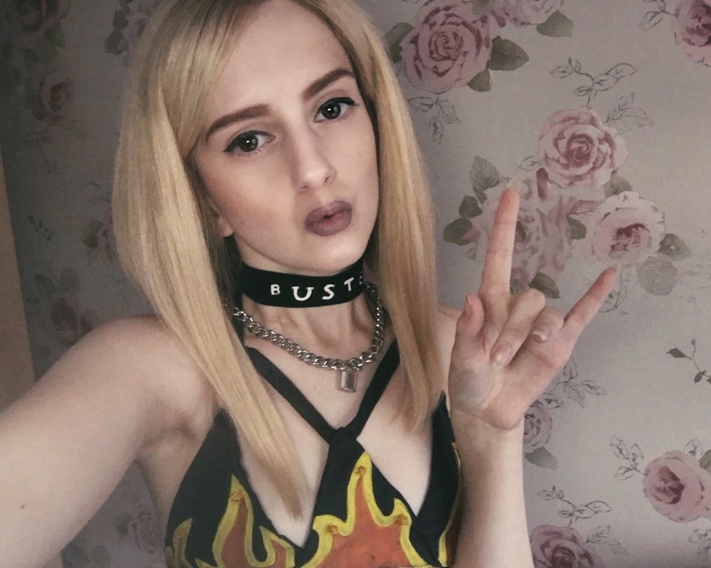 PigsCanSlay's tweet image. I need an excuse to wear this! 💃🏼 @JamesBourne @mattjwillis @charliesimo @Busted #3boobs