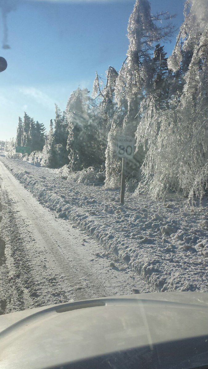 GRKellyEnt's tweet photo. G&amp;R Kelly is pitching in to help those without power in northern New Brunswick!!!! #nbicestorm2017 https://t.co/CLUf8IhcJf