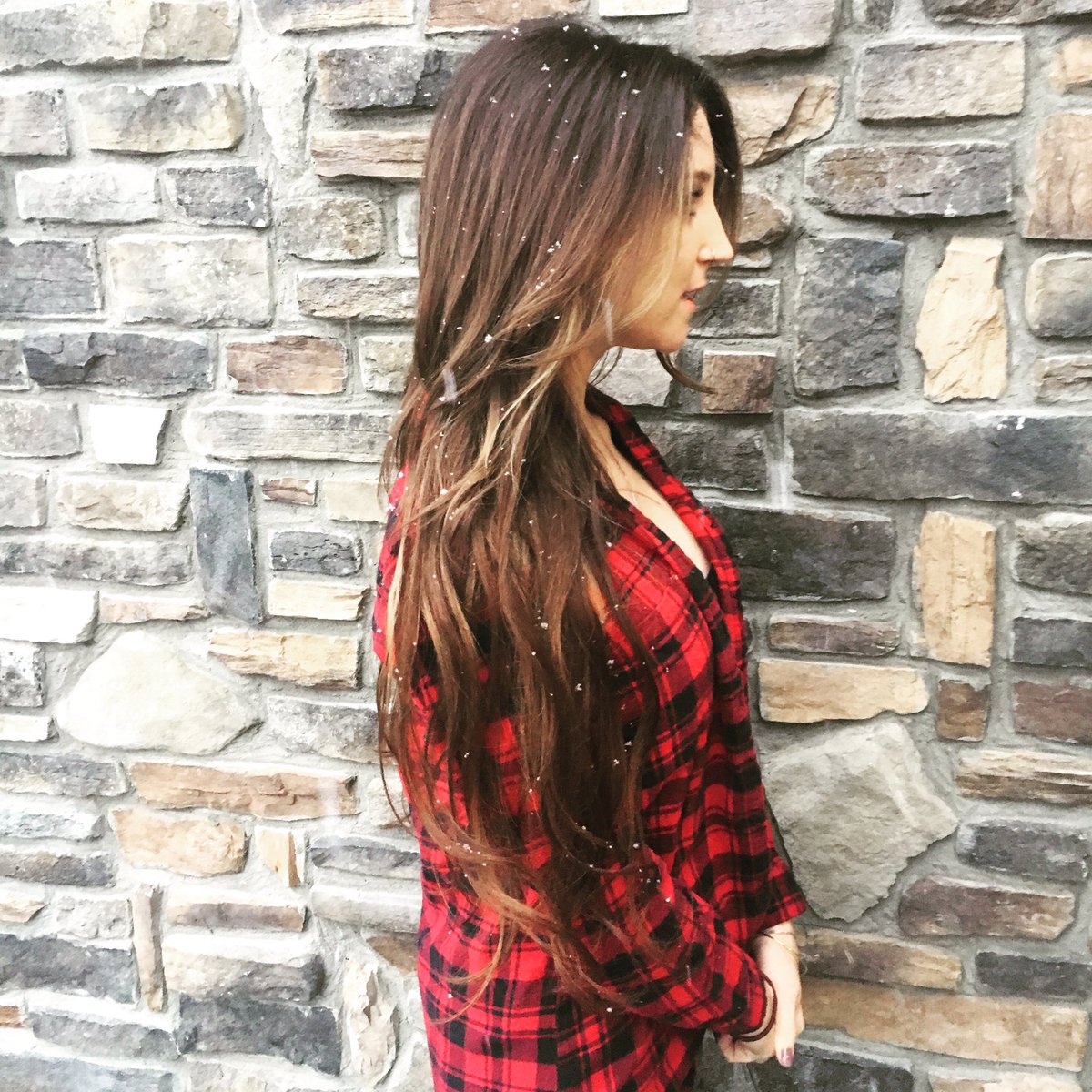 bbeautique2's tweet photo. Color + 24 inch clip-in Extensions. #wellalife #wellacolor #longhair #LongHairDoCare @WellaEducation @WellaPro @ModernSalon https://t.co/MMRPcuZogS