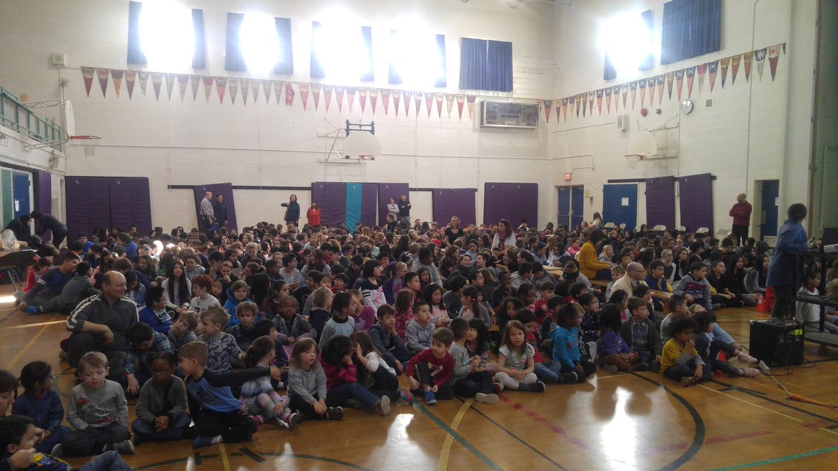 miltoncycling's tweet photo. @a_defrancia @notlaughing @PCGRIBBON9552 @KingEdwardTDSB What a great group! Bunch of awesome smart kids who are keen to get on a bike! 🚲💓 https://t.co/IeUCrk3qCY