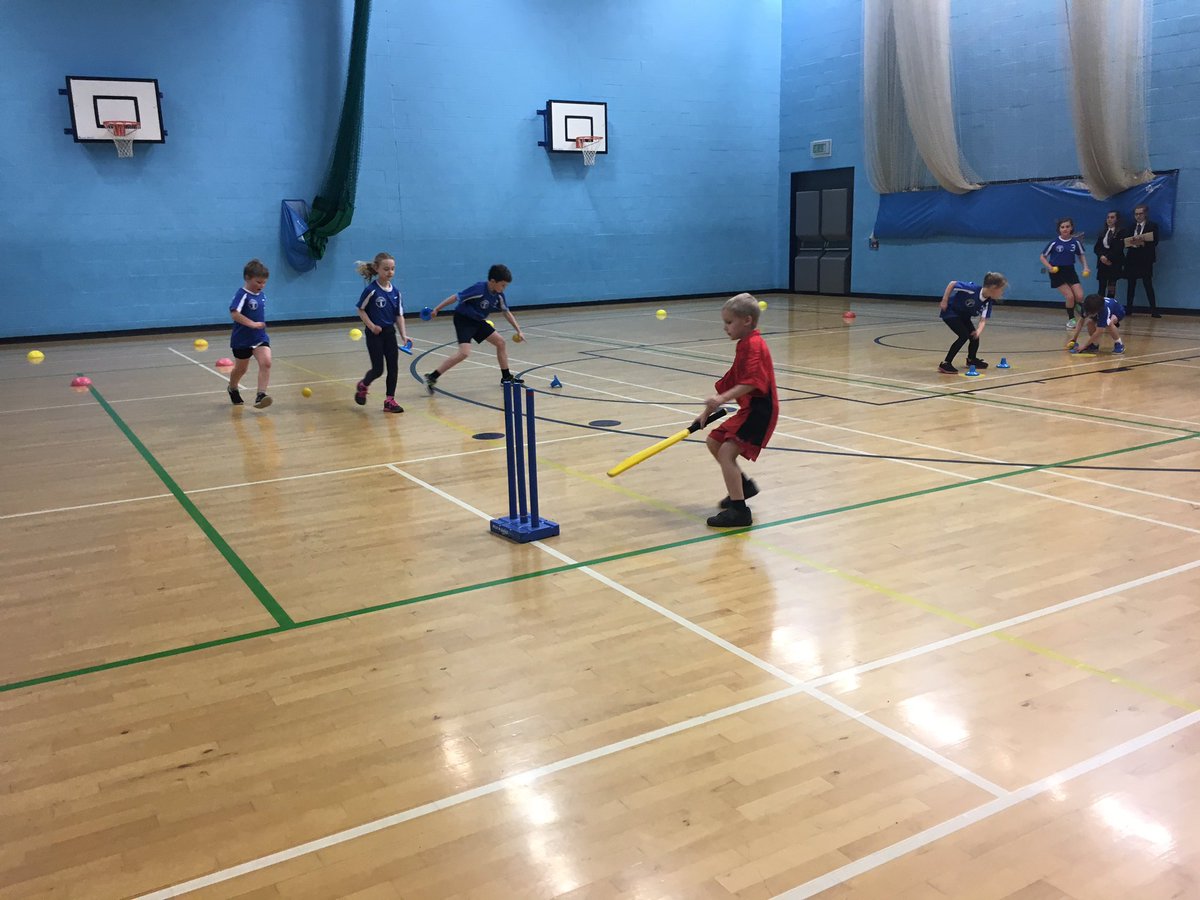 hertscricket's tweet photo. All underway at @Roundwood_Park for the first Harpenden schools partnership 6T's rapid fire festival #nextgenerstion https://t.co/rP46k3O47M