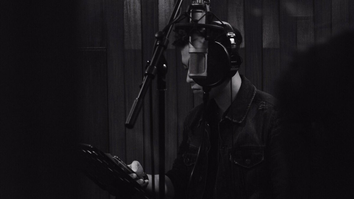 JasonJamesDy's tweet photo. Working on something exciting with @mca_music ... get ready for a darker shade. 😉 Stay tuned! https://t.co/kJCI4H1b6l