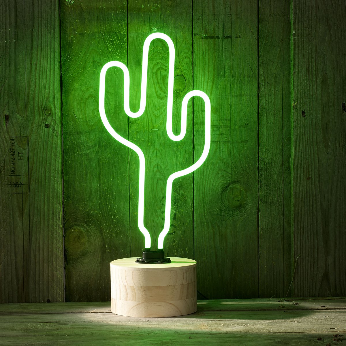 GetGingerSnap's tweet photo. Love our new Neon range? #neon #lumosnap #cactus #lighting #gifts #pulse17 #springfair17 #getgingersnap https://t.co/NRLh099L1W