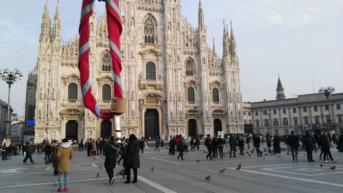 Nos envían esta foto desde Milán, concretamente desde el Duomo, una de las iglesias de culto católico más grandes del mundo #seeoneeviajero