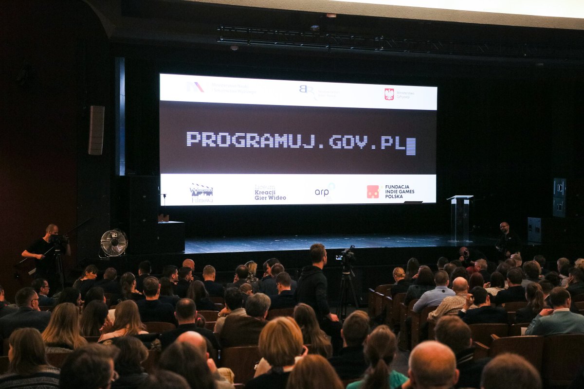 GKadzielawski's tweet photo. Kilka zdjęć z wczorajszego #TweetUpGame! Kto nie był niech żałuje! @AnnaStrezynska @JEmilewicz @Jaroslaw_Gowin @ZagorskiMarek @pdardzinski https://t.co/vmsDCanYrx